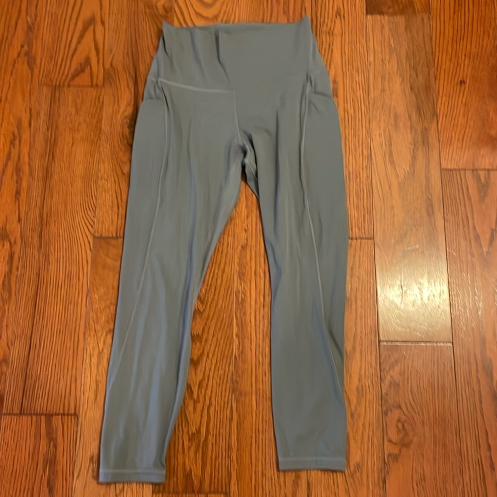 Lululemon size 8 leggings